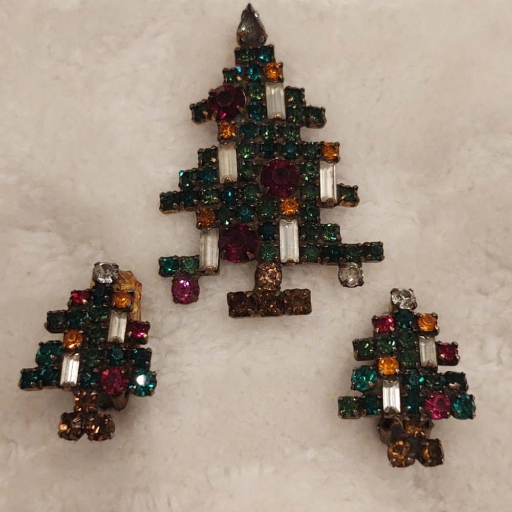 Weiss pin and Clip on earring set